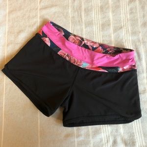 Lululemon Groovy Run 4” Inseam Short Size 8
